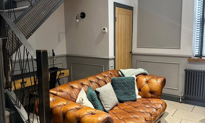 Morpeth Cabaña | Town centre cottage with hot tub