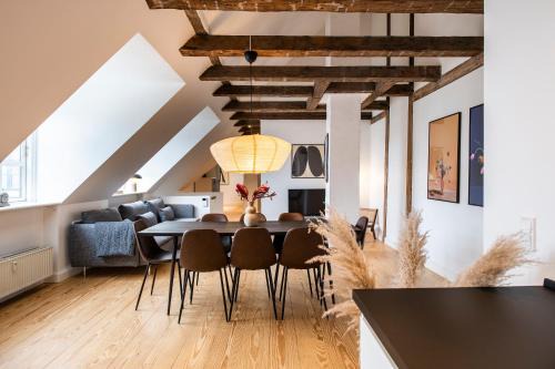 Copenhagen City Centre Apartamento | Town Hall Penthouse by Daniel&Jacob's