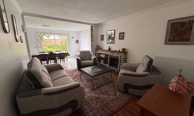 Chateauroux Casa | Town house for 7 people in quiet area - baby equipment and pets allowed