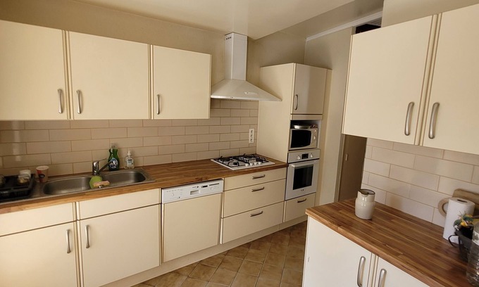 Livron-sur-Drome Casa | Town house with small terrace in upper Livron. Pets allowed