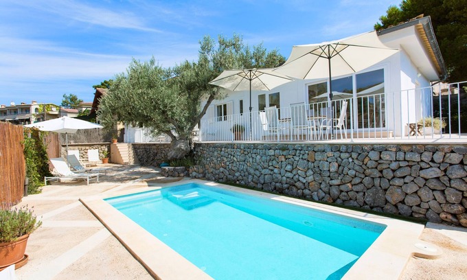 Soller Villa | Casa urbana con piscina cerca de la playa – Casa Viktoria