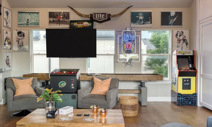 Riverside Casa | Town Lake Townhouse | Hot Tub, Game Room & Skyline Views