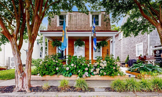 Lewes Casa | Town of Lewes townhome walking distance to shops & restaurants