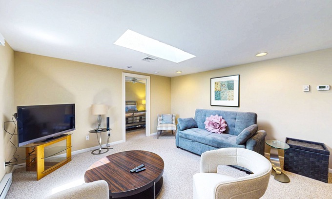 Dodds Addition Casa | Town of Rehoboth Beach pet friendly house w/deck close to beach