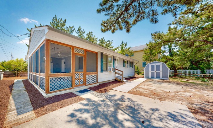 South Bethany Cabaña | Town of South Bethany oceanside cottage with screened porch, outdoor shower, W/D