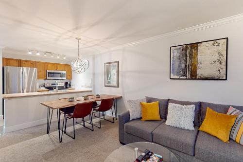 Village North Apartamento | Town Plaza 427