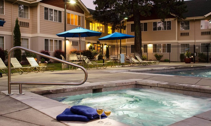 Southern Crossing Hotel | TownePlace Suites Bend Near Mt. Bachelor