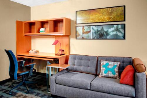 Raisin Hotel | TownePlace Suites Fresno