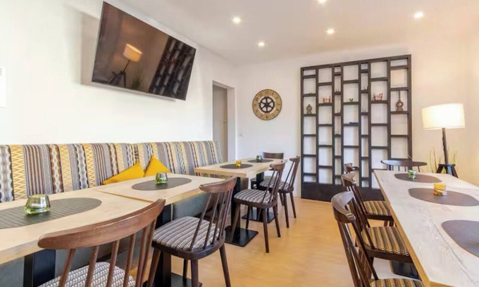 Rhens Casa | Townhaus: 8 Bedroom, Sauna & Weinkeller