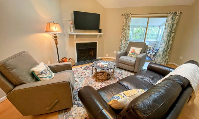 Charleston Casa | Townhome close to downtown- long term stay only. 10% off for July and August.