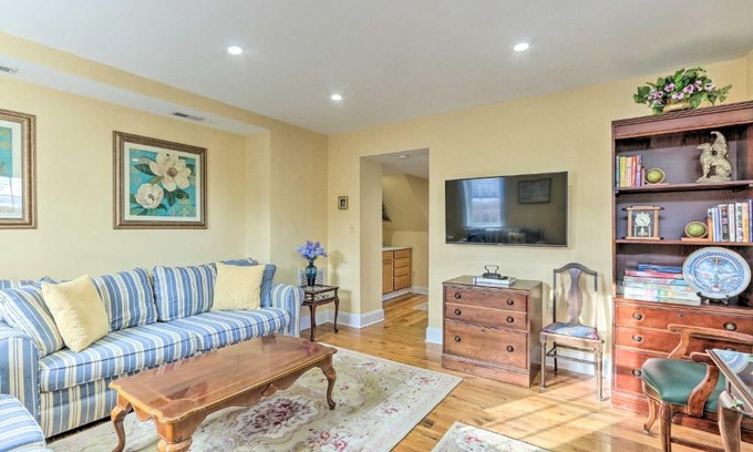 Leesburg's Old and Historic District Casa | Townhome in Leesburg Historic District!