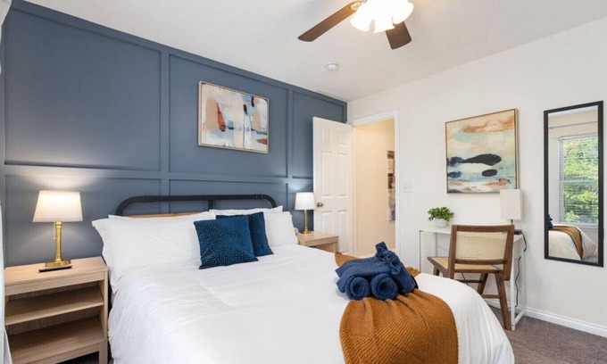 Italian Village Condominio | Townhome in Victorian Village