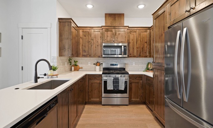 Mountain View Casa | Townhome Less than a mile away from hospital. 3 Bed + 2.5 bath and office loft.