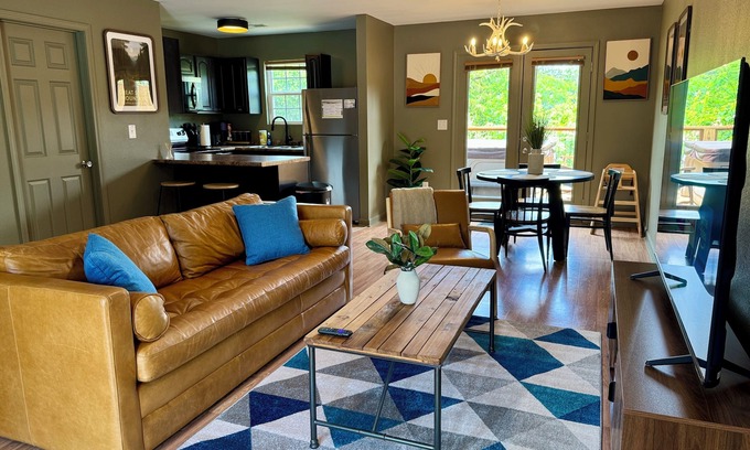 Sevierville Casa | Townhome near Dollywood w/ Hot Tub June Promo