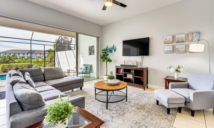 Davenport Casa | Townhome w/ Lanai & Private Pool: 14 Mi to Disney!