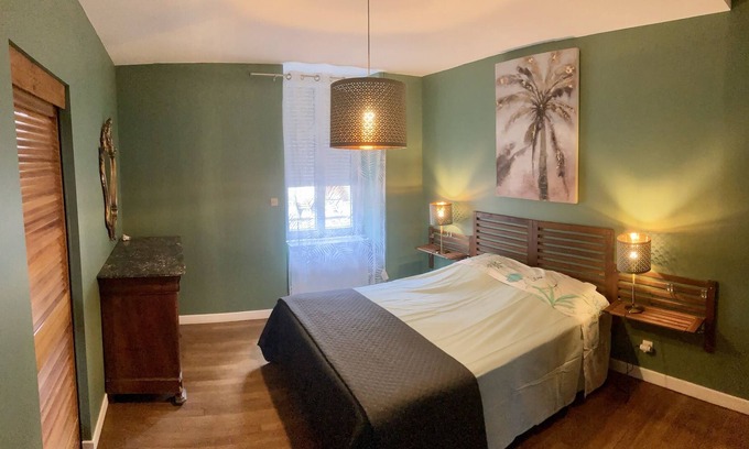 La Guerche-sur-l'Aubois Casa | Townhouse in the countryside with large garden and jacuzzi