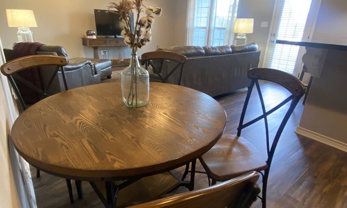 Wellborn Casa | Townhouse 7 minutes from Kyle Field