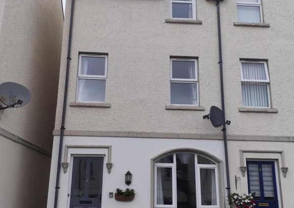 Ballycastle Casa | Townhouse, by the sea