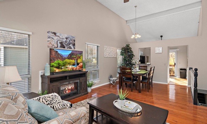 Lenexa Casa | Townhouse in Lenexa
