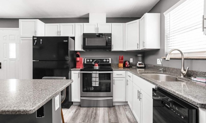 Indianapolis Casa | Townhouse in Prime Carmel Location!