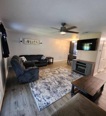Little River Apartamento | Townhouse of Tranquility