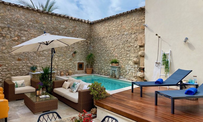 Maria de la Salut Chalet De Esquí | Townhouse Set Corbates in Maria de la Salut