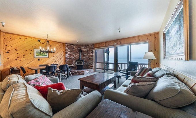 Truckee Casa | Townhouse w/Lake View #154 at Donner Lake Village