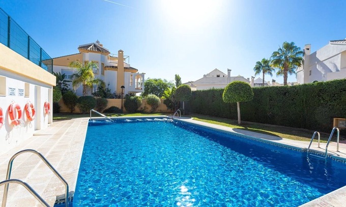 Urbanizacion Costabella Casa | BONITA CASA CON JARDIN EN LA PLAYA