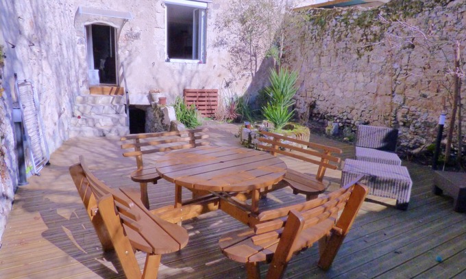Casteljaloux Casa | Townhouse with inner courtyard