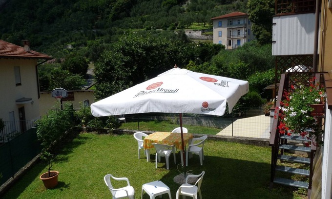 Tenno Apartamento | CASA ADOSADA CON JARDIN