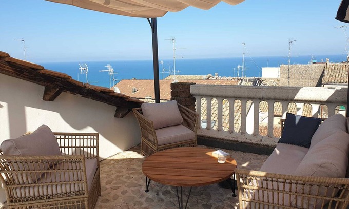 Vasto Casa | Townhouse with roof terrace and sea view in lovely beachtown