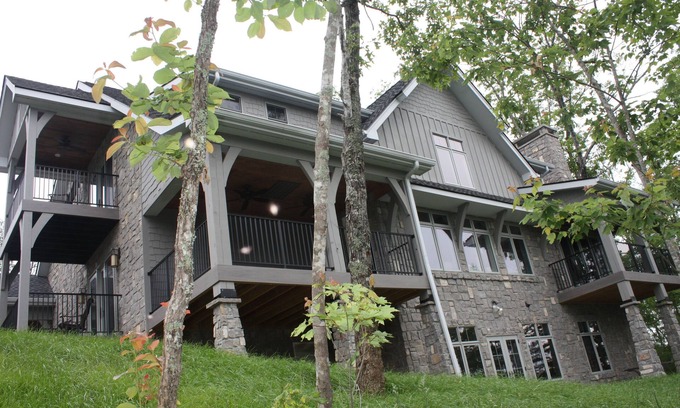 Townsend Casa | ¡CASA DE MONTAÑA! Pvt Pavilion, Hot Tub, Arcade Games, Theatre Room, Bunk Room!