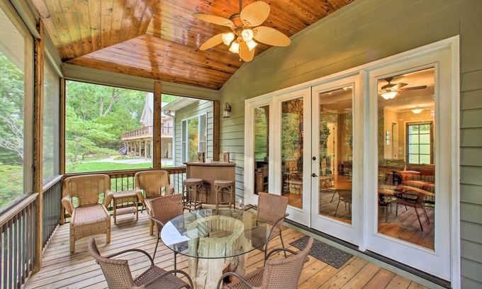 Townville Cabaña | Townville Lakefront Cottage w/ Private Dock!