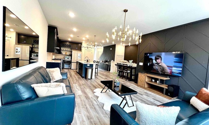 Durham Casa | TPV - Antilia - Luxury w/Indoor Heated Pool & Gym