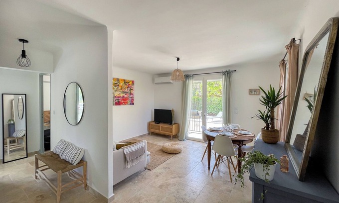 Pernes-les-Fontaines Casa | Très Jolie Maison 100 % Cosy et Confortable Avec un bel Extérieur et Jacuzzi!