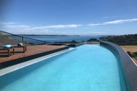 Oneroa Apartamento | Tradewinds Luxury Apartment, views, pool and spa