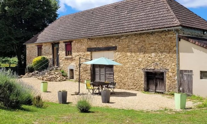Saint-Priest-les-Fougeres Cabaña | Casa tradicional y moderna en Périgord Vert