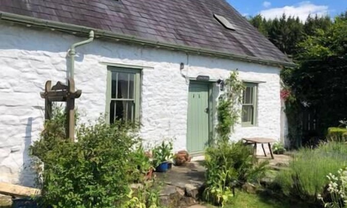 Llandovery Casa | Traditional 18th Century Welsh Cottage