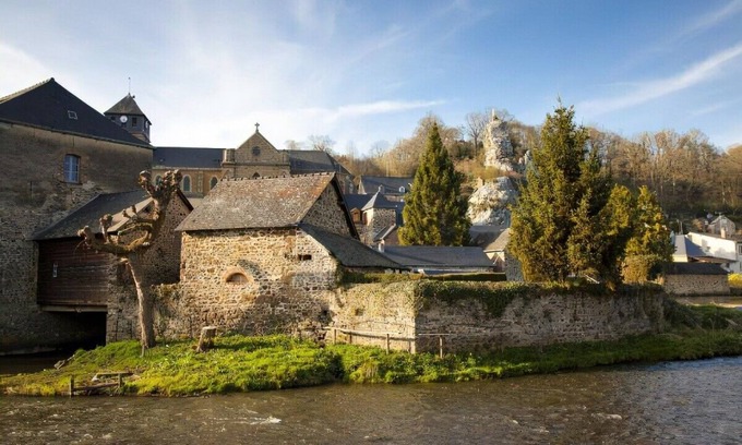 Chailland Casa | Traditional 18th-century farmhouse renovated in 2022