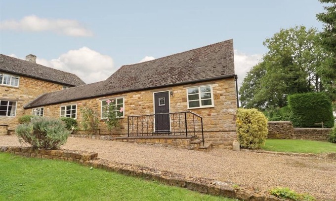Upper Brailes Cabaña | Traditional 2 Bedroom Cotswold Stone Cottage