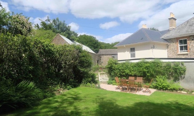South Brent Cabaña | Traditional 3 bedroom Cottage, Dartmoor & Beaches