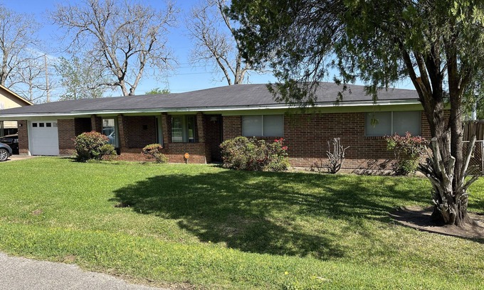 Beaumont Casa | Traditional 3-bedroom home with modern amenities