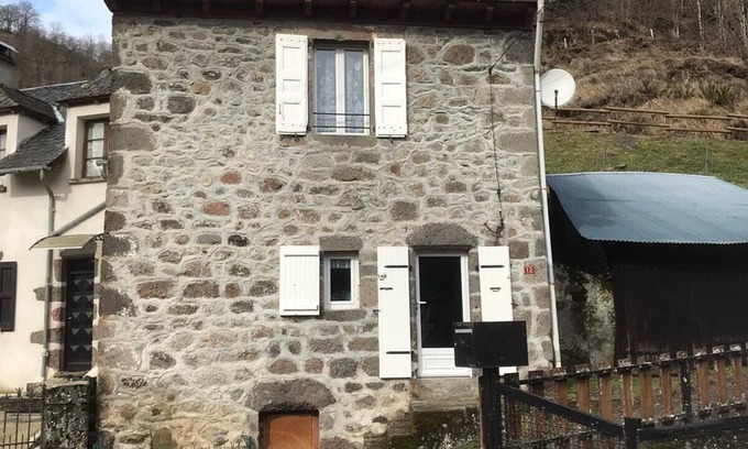 Laroquevieille Casa | Traditional Cantal house recently renovated
