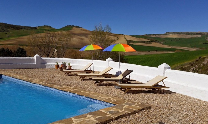 Ronda Villa | Tradicional casa de campo con piscina cerca Ronda la Vieja