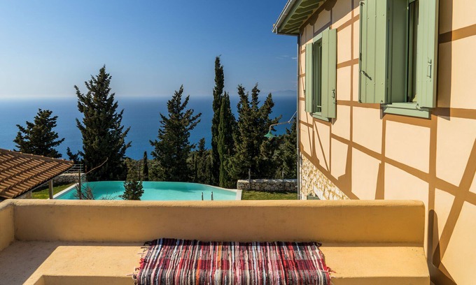 Tsoukaladhes Villa | Tradicional casa ecológica con piscina privada y vista al mar