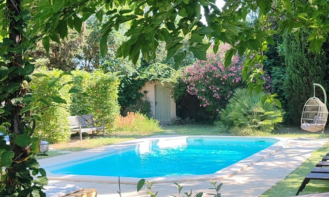 Camaret-sur-Aigues Otro | Traditional mill with heated pool 20p