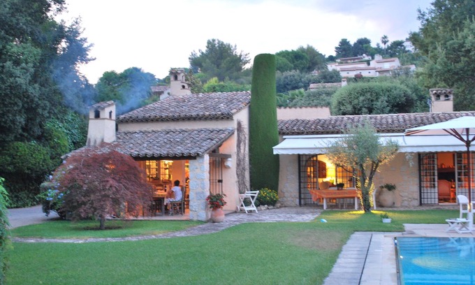 La Colle-sur-Loup Casa | Traditional Provencal farmhouse in the heart of nature