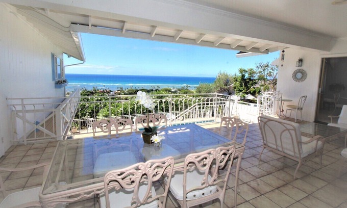 Waialae Iki Ridge Casa | Traditional Island Style Home with Amazing Ocean View and Private Pool