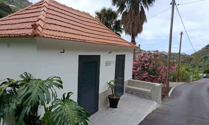 Tabua Otro | Traditional Madeiran farm house