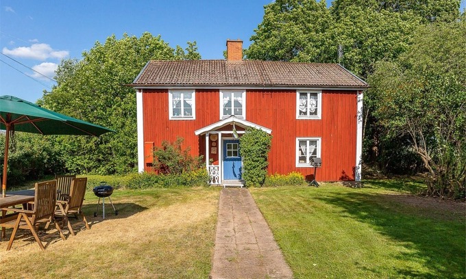 Hogsby Casa | Traditional red Swedish house in Småland - enjoy peace & nature